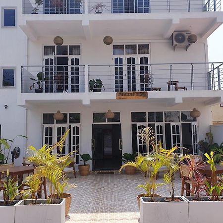 Mountbaylk Hotel Dehiwala-Mount Lavinia Buitenkant foto